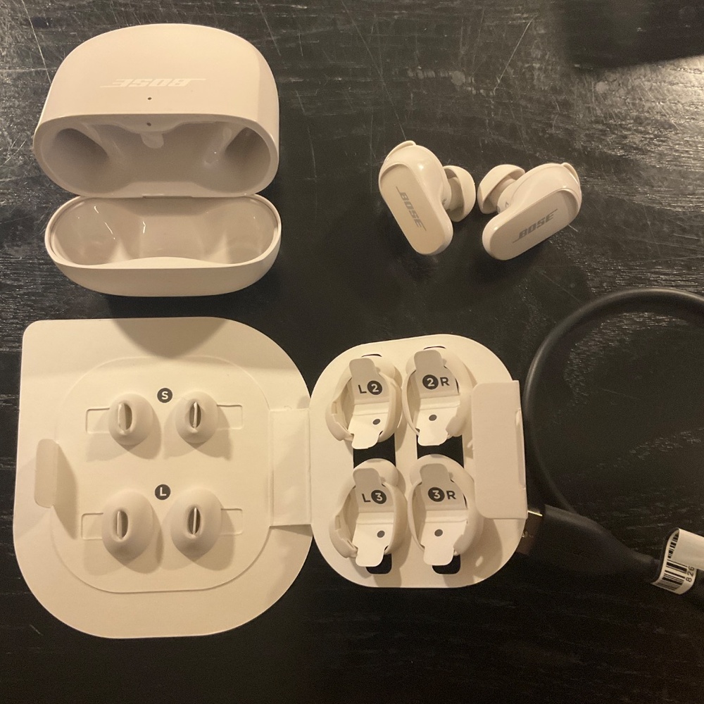 Bose QuietComfort earbuds II 2 noise cancelling w NEW ear tips- soapstone white